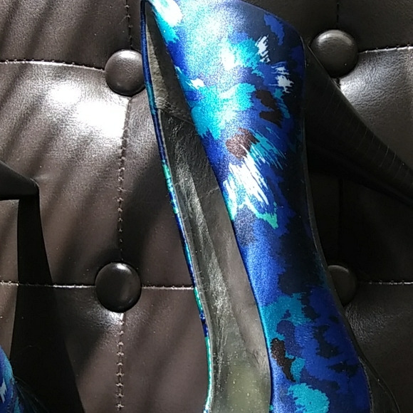 Style & Co. Celine Women’s Peep Toe Heels with Blue Floral Fabric - Picture 7 of 7